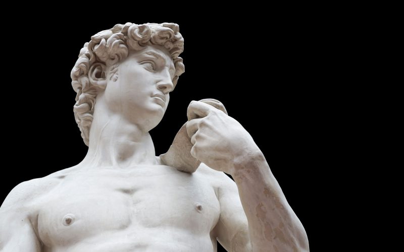 statua greca con rappresentazione del naso greco